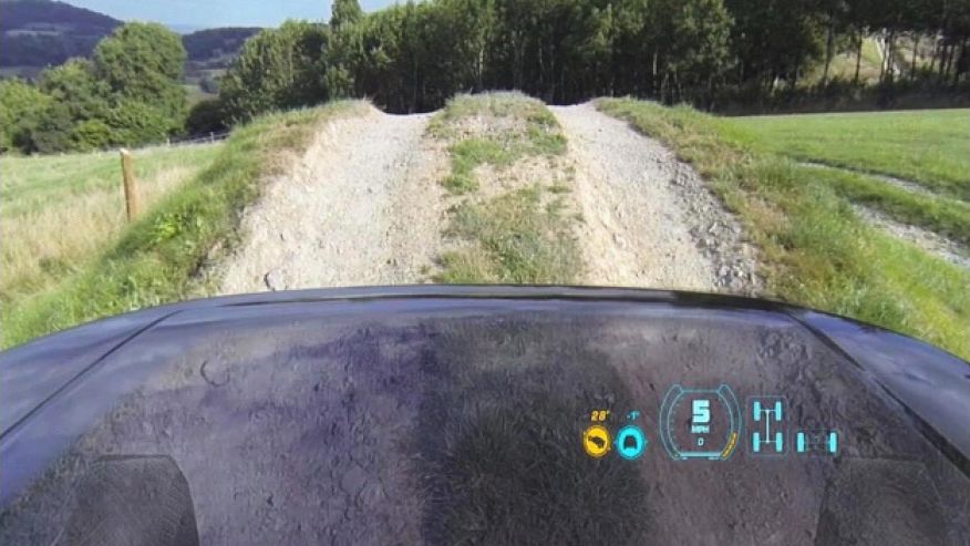 Xe Land Rover ‘bắn’ thông tin offroad lên kính lái